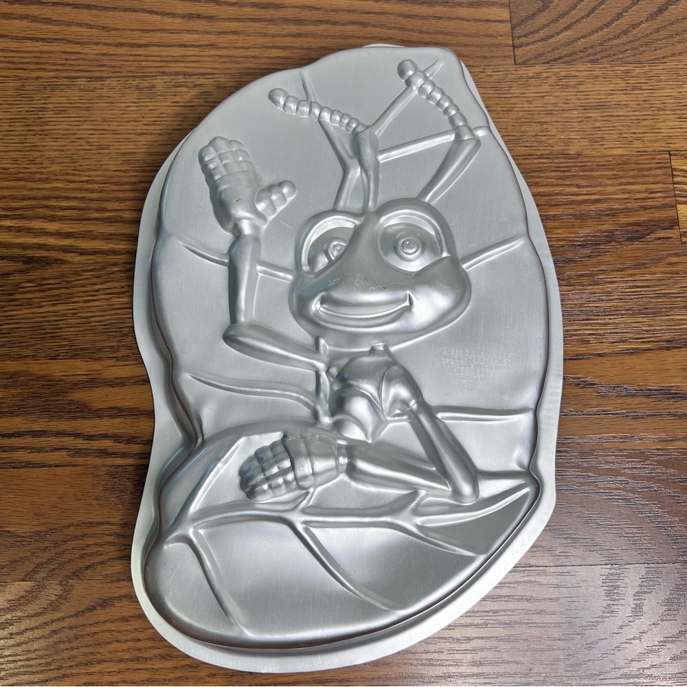 Wilton 1998 Disney Pixar Bugs Life Flik Cake Pan
